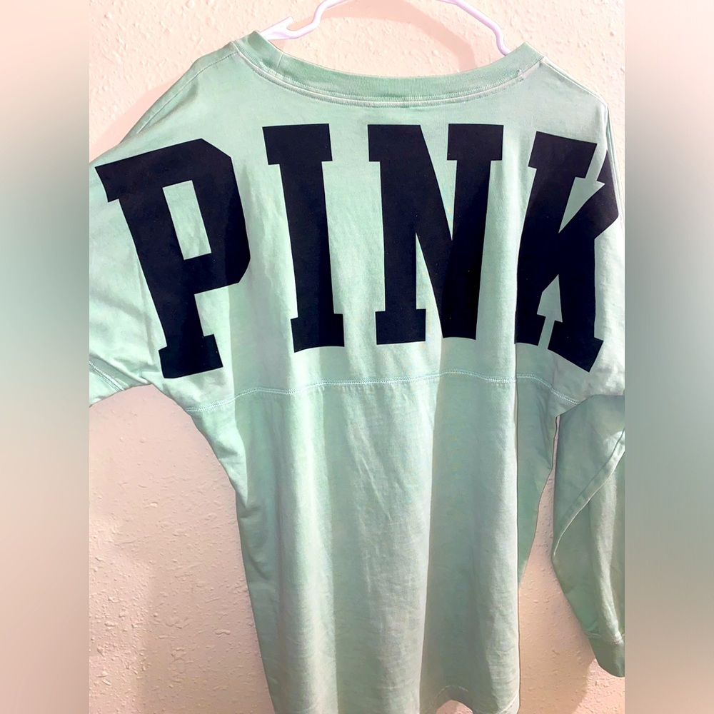 PINK Victoria Secrets size M 
Long sleeve Shirt